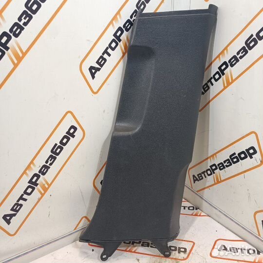 Накладка на стойку кузова правая Volkswagen Jetta