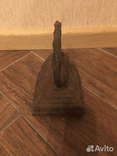 Старинный утюг(чугунный)