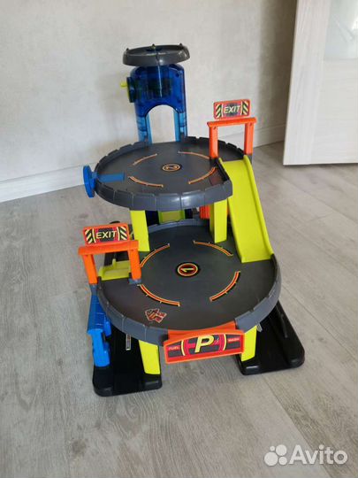 Парковка Большой гараж сервисных станций ELC