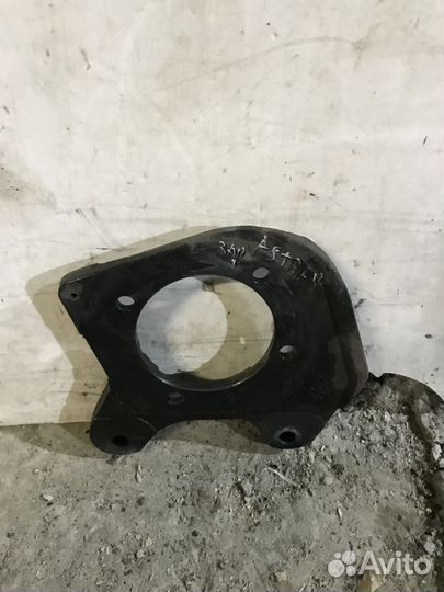 Скоба суппорта Opel Astra J (2009—2012)