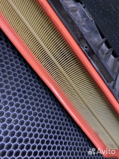 Нижняя часть воздушного фильтра Пежо 408