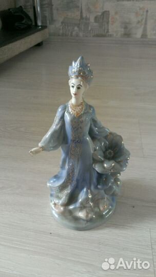 Статуэтка Фарфоровая гжель Хозяйка Медной Горы