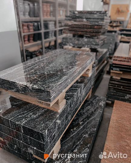 Памятники Гранатовый амфиболит оптом