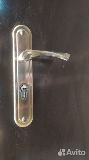 Новая железная дверь