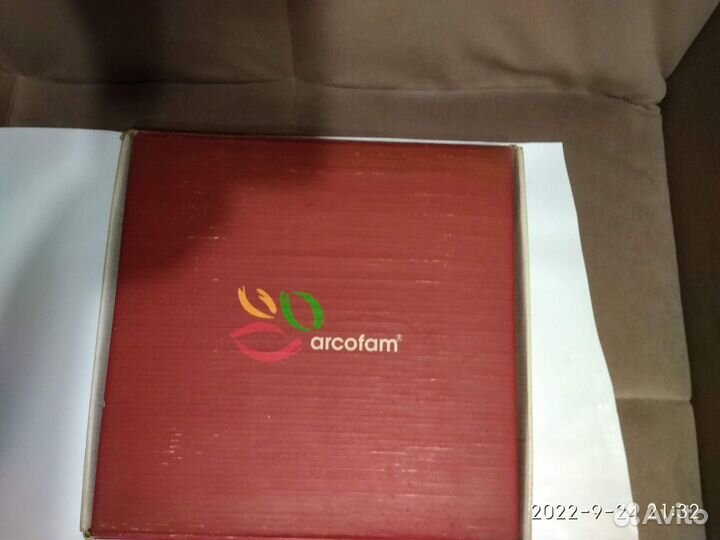 Набор: 6 тарелок квадратных,1 блюдо фирмы Arсofam