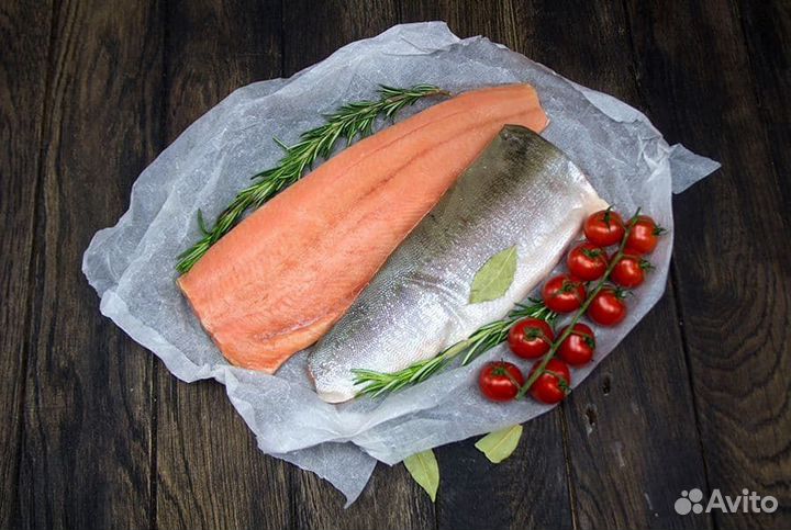 Горбуша филе рыбное на коже. Рыба красная