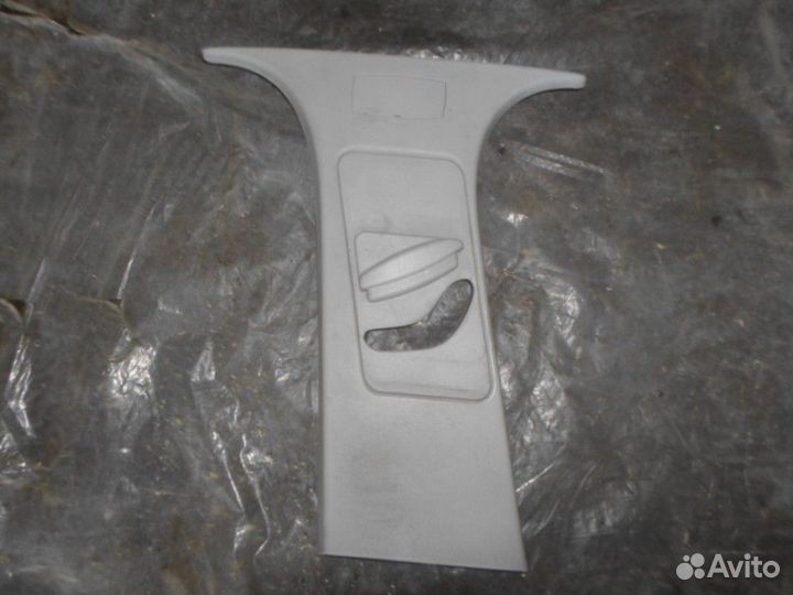 Обшивка стойки средней левой верхняя Ford Focus 2