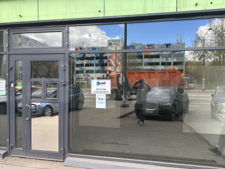 Стрит ритейл у метро, 51 м²