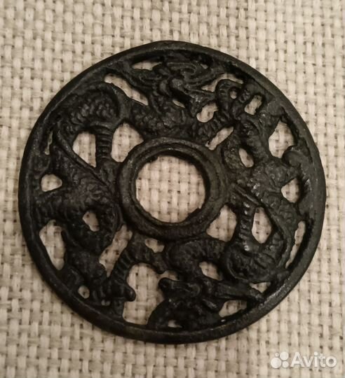 Монетовидный амулет