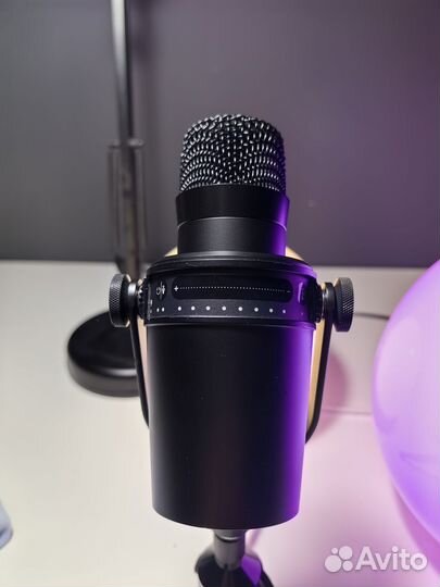 Студийный микрофон Shure MV7 (USB)