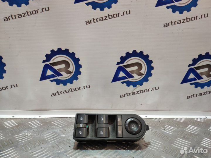 Блок управления стеклоподъемниками Opel Astra H