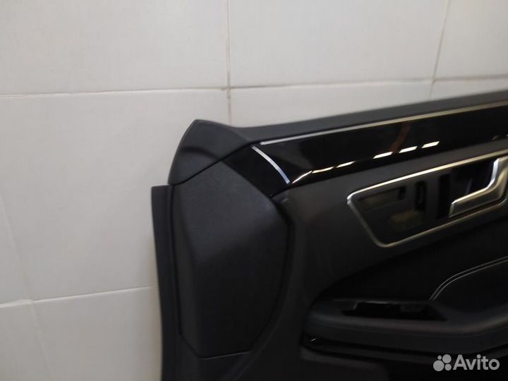 Обшивка двери передней правой Mercedes-Benz E-Clas