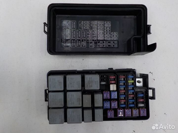 Блок предохранителей (моторный отсек) Chevrolet La