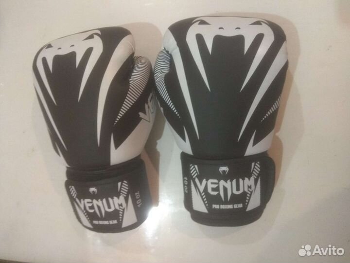 Боксерские перчатки