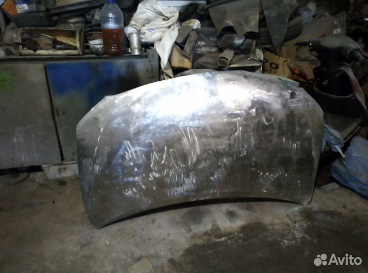 Продам капот на Toyota corolla 150