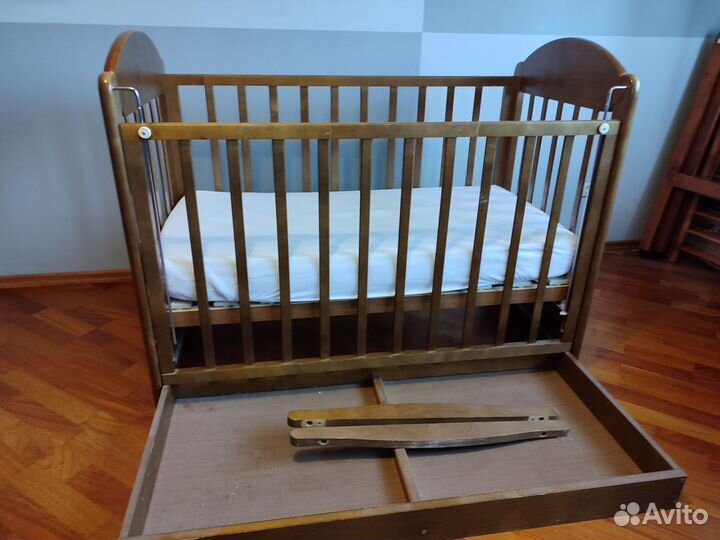 Детская кроватка