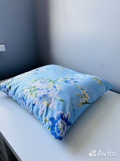 Новая перьевая пуховая подушка 50х50