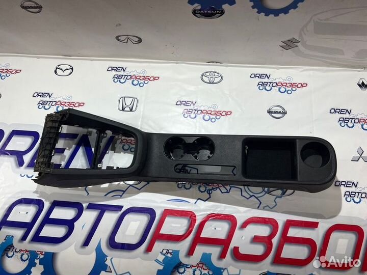 Консоль между сидений Volkswagen Jetta 6