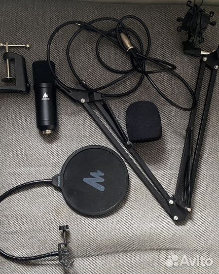 Студийный микрофон