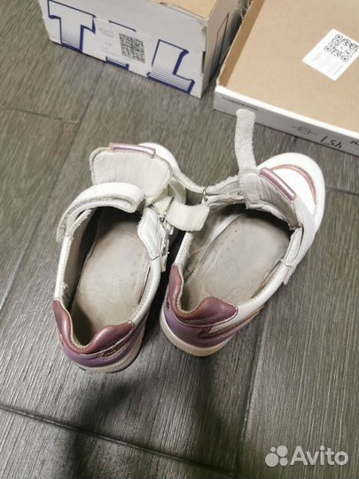 Кроссовки кожаные 26 размер