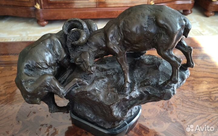 Бронзовая фигурка Бой баранов