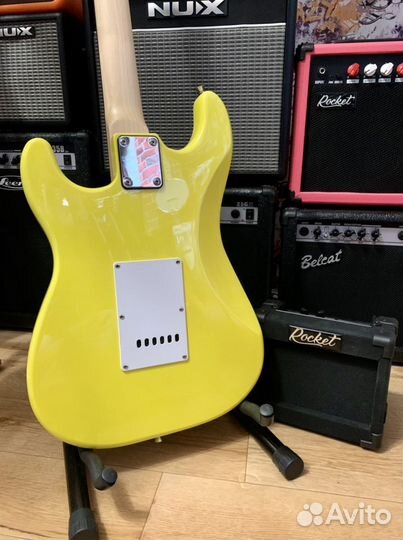 Электрогитара + портативный Комбик