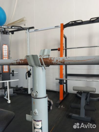 Скамья для жима лежа со штангой