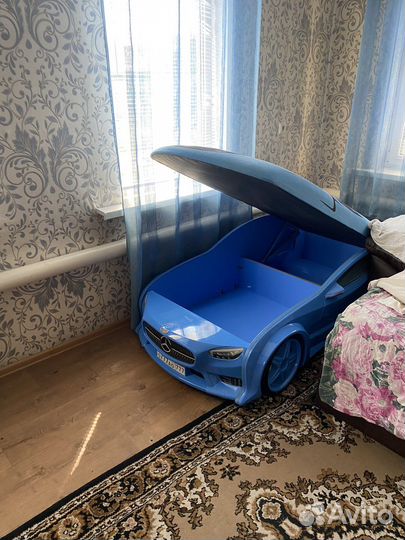 Детская кровать машина