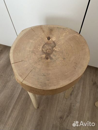 Столик из дерева