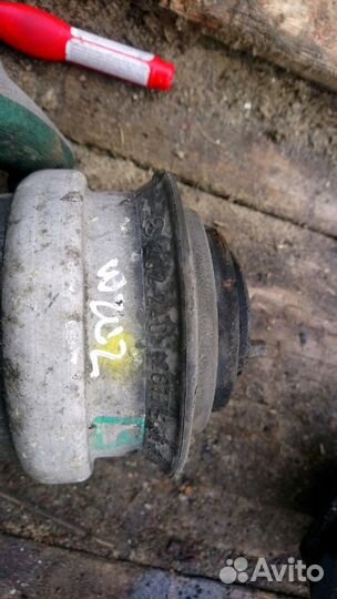 Подушка двигателя на мерседес W210