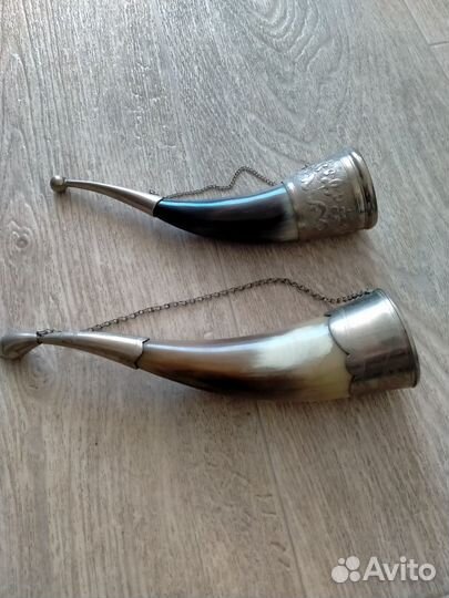 Кавказский рог и якорь на подставке