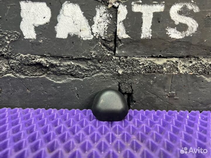 Заглушка ремня безопасности Nissan X-Trail