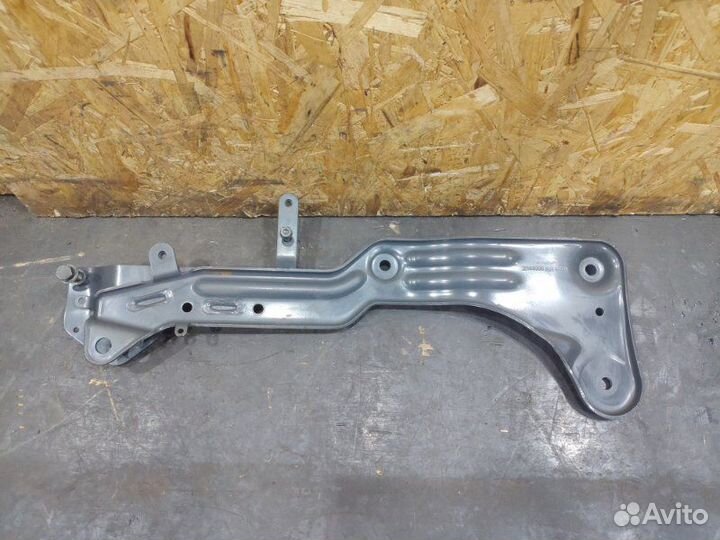 Поперечный кронштейн кабины левый Scania P 440