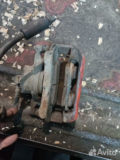 Суппорт передний левый Chevrolet Cruze