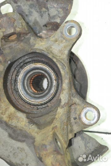 Поворотный кулак передний правый Toyota Yaris