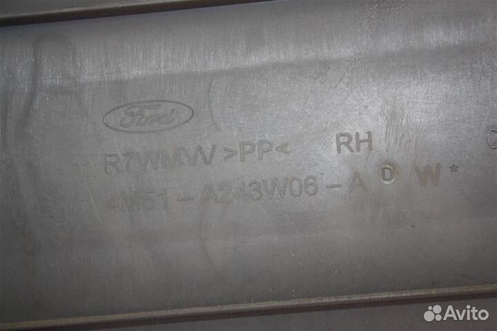 Обшивка стойки правая Ford Focus 2