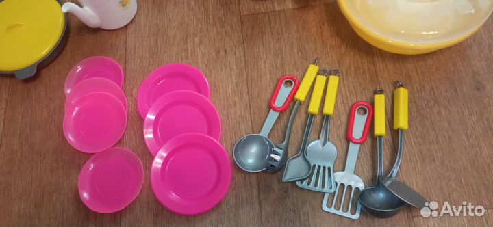 Набор посуды, фрукты, хлеб, овощи