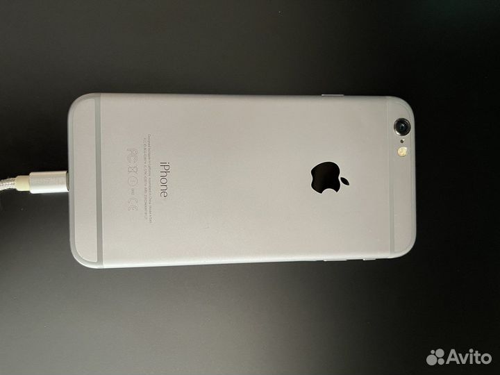 iPhone 6 и наушники Airpods