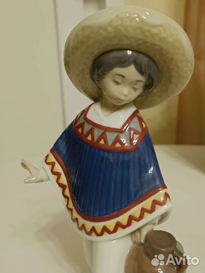 Статуэтка фарфоровая Lladro Panchito con Cantaro