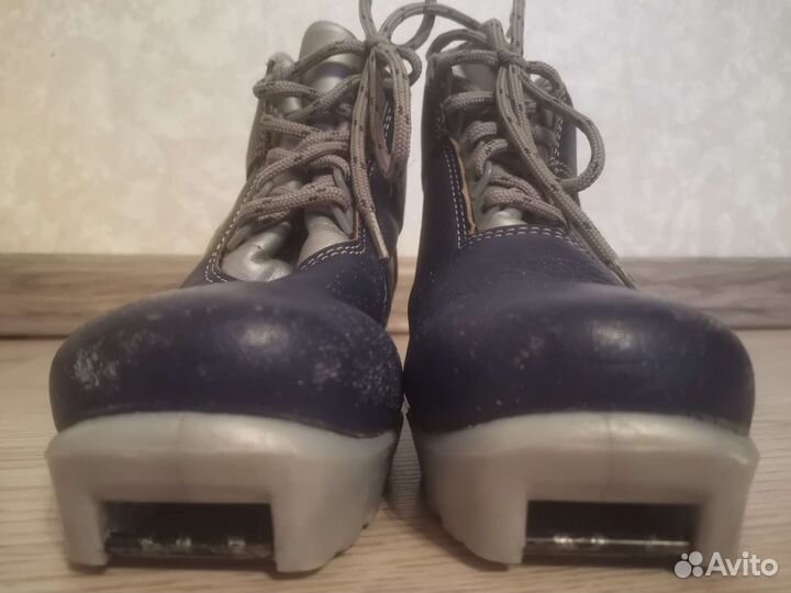 Лыжные ботинки кожа 35