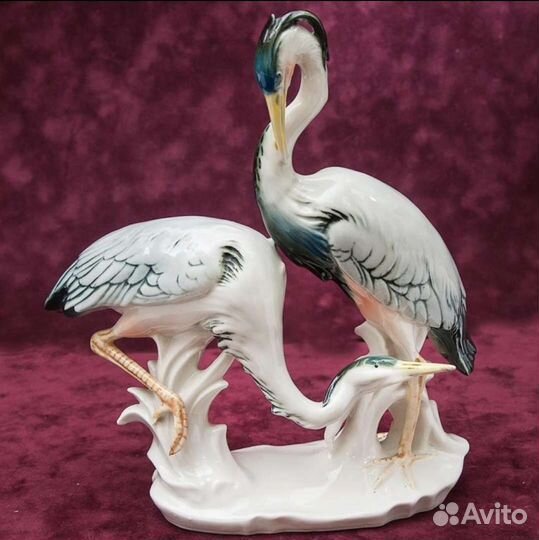 Фарфоровая статуэтка 