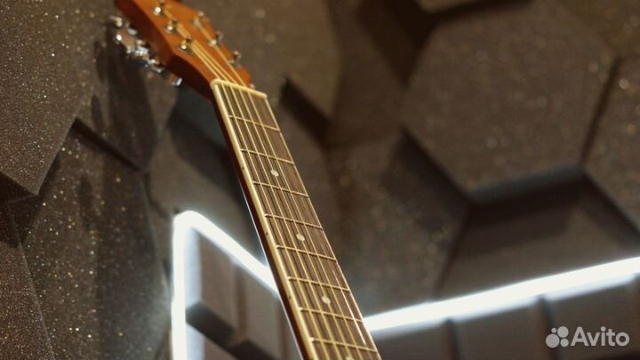 Акустическая гитара (электроакустическая ) новая