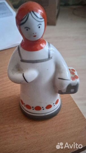 Статуэтка фарфор