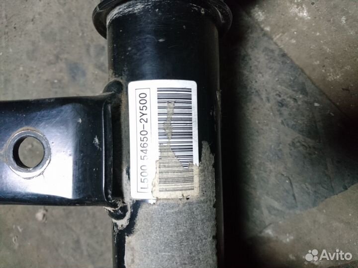 Оригинальный передний амортизатор на KIA sportage