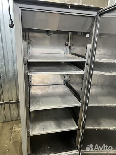 Холодильный шкаф