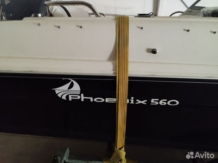 Катер Phoenix 560