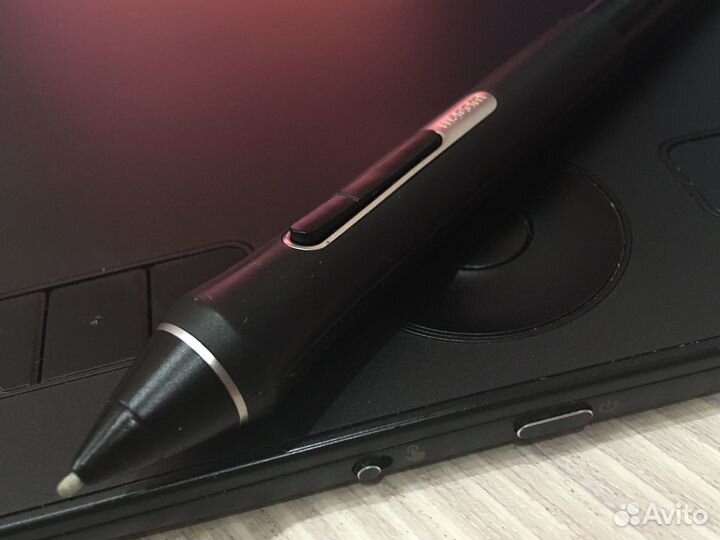 Графический планшет Wacom Intuos Pro M (PTH-660)