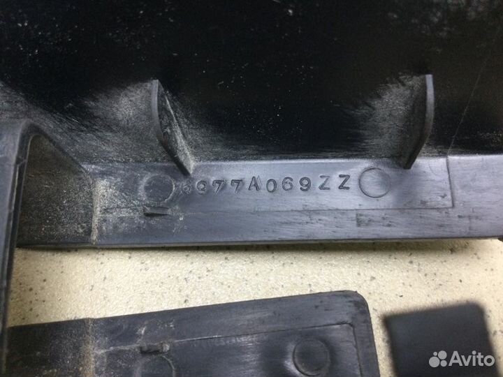 Накладка (кузов внутри) Mitsubishi Outlander Xl