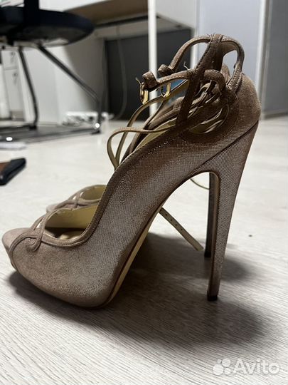 Туфли женские 40 размер brian atwood