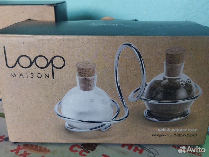 Солонка и перечница, бутылочки для масел